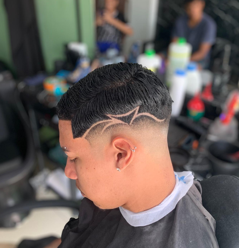 Corte degradê com desenho freestyle